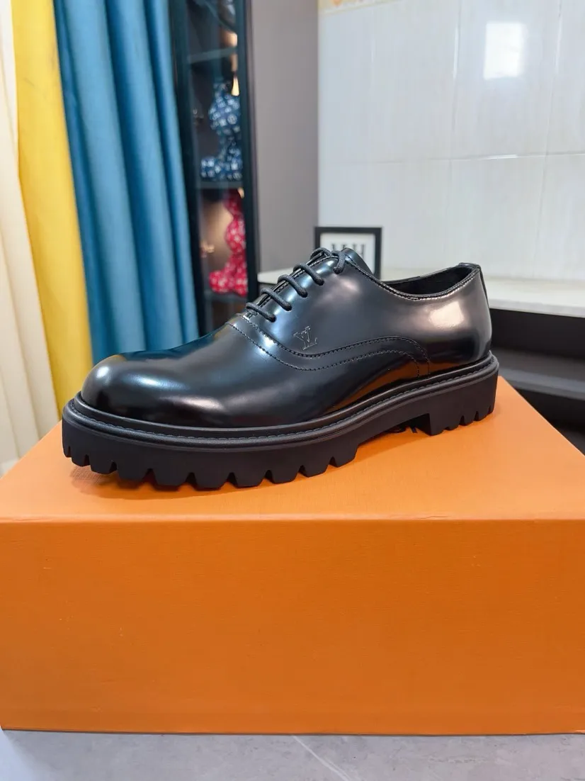 Men's shoes💰 660🌹🌹High version [LV] Louis Vuitton's popular casual leather shoes🎖Fashionable and elegant🎖🎖Material: Original imported open-edge beaded cowhide, washed cowhide leather lining, original open-molded rubber outsole, high-end and classy, ​​elegant quality, instantly transforming into a handsome man when you step on the foot❤❤Standard\nNumber of sizes: 39-44, 38, 45 customized